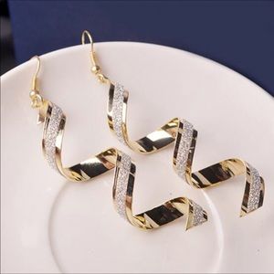 Jewelry - ⚡️New⚡️Spiral Twist Long Dangle Hook Earrings⚡️ Jewelry - ⚡️New⚡️Spiral Twist Long Dangle Hook Earrings⚡️